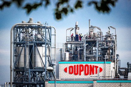 dordrecht---exterior-chemours-chemical-factory-court-440nw-14128510n